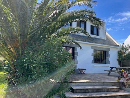Family house near Groix beach, garden and garage