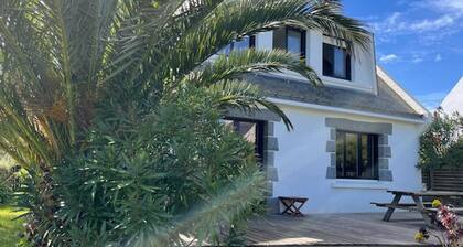 Family house near Groix beach, garden and garage