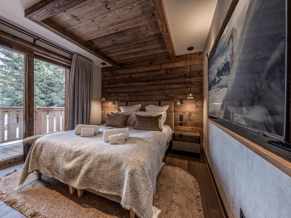 Curated visual reference: Picture Idea: Luxury 4 Bedroom Apartment With 5 Concierge Mountain View