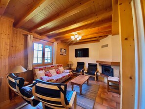 Televisie en een open haard