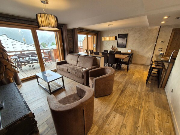 TV - Beautiful modern apartment, 8 ppl, near slopes, south balcony (Les Deux Alpes)