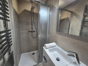 Bathroom - Beautiful modern apartment, 8 ppl, near slopes, south balcony (Les Deux Alpes)