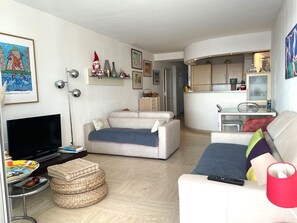 TV - La Grande Motte: Apartment 2 pers, AC, Parking (La Grande-Motte)