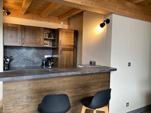 Private kitchen - Spacious bright apartment, 10 pers, pets allowed, 250m from slopes (Les Deux Alpes)