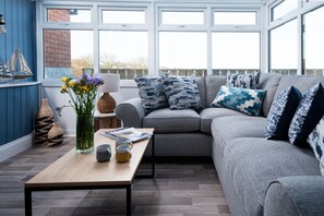 TV - Harbour Heights  - sleeps 8 guests  in 4 bedrooms (Seahouses)