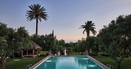 Fantastic Hacienda with 10 bedrooms in Andalucia for 20 people.