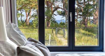Luxus Unterkunft Ostseeloft 05 in Prora Düne 7 mit wohnungseigener Sauna & Kamin