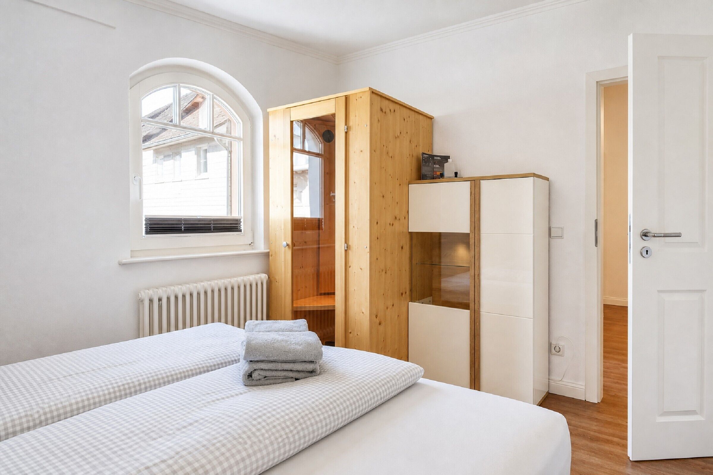 2 bedrooms, iron/ironing board, WiFi (free)