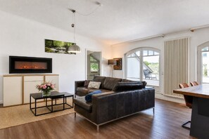 Fernseher, Kamin