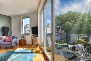 TV - Welcome to the dream home "Strandgold" with lake view and modern facilities (Binz)