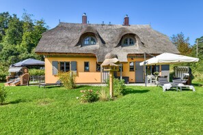 Property grounds - Newly built, modern, exclusive - that describes the Klein Stresow vacation village (Klein Stresow)