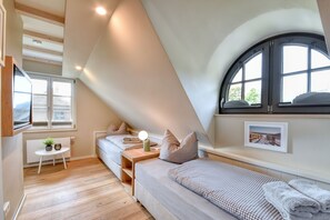 2 bedrooms, iron/ironing board, free WiFi