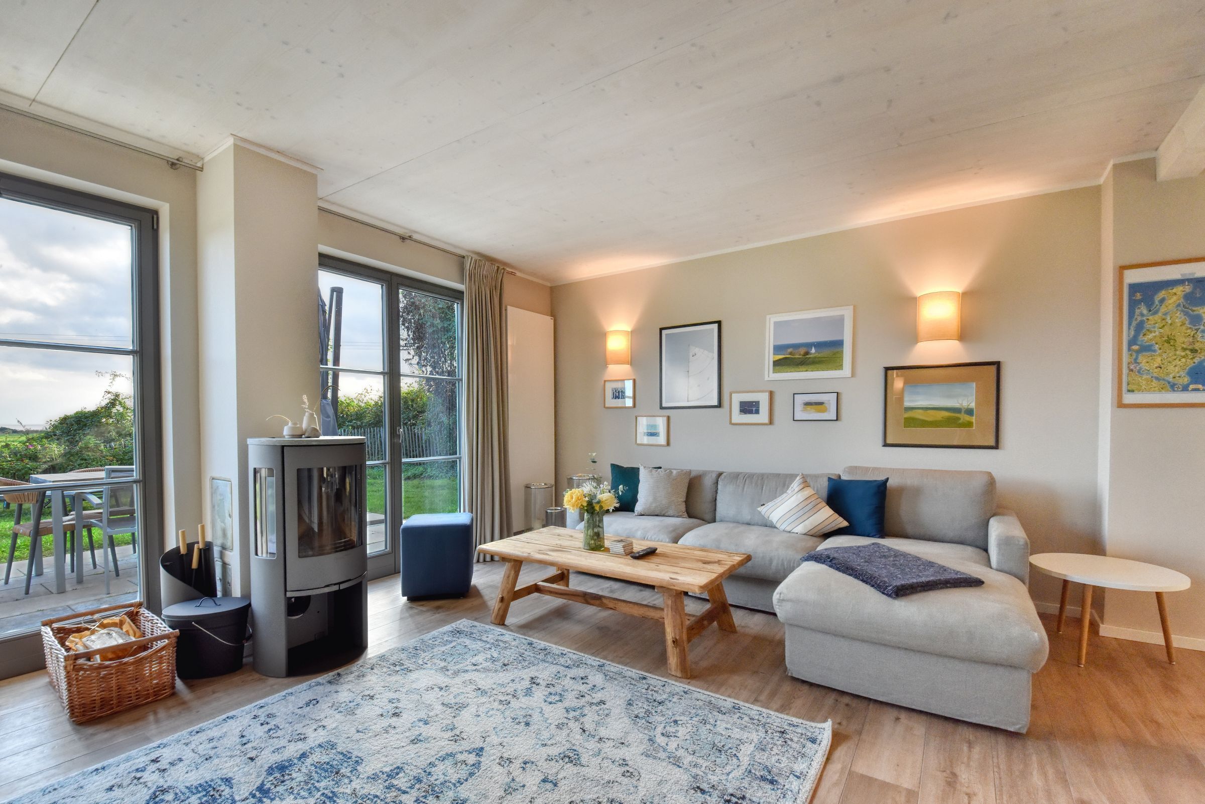 Televisión, chimenea y tenis de mesa 