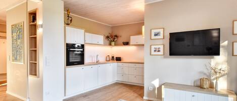 Køleskab, ovn, kogeplade, opvaskemaskine