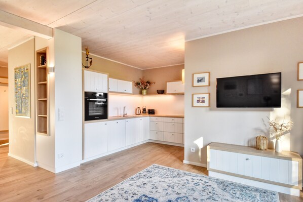 Jääkaappi, uuni, liesi, astianpesukone