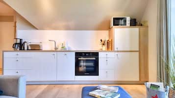 雪櫃、微波爐、焗爐、爐具