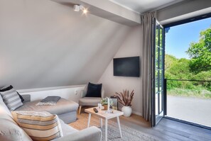 TV, ping pong - Newly built, modern, exclusive - that describes the Klein Stresow vacation village (Klein Stresow)