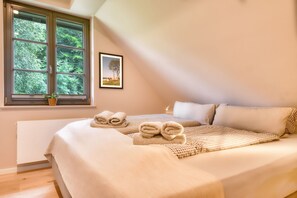 2 bedrooms, iron/ironing board, free WiFi