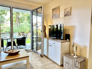 TV, ping pong, stereo - Pure relaxation:Baltic Sea vacation in the charming apartment 'Urlaubsanker' Binz, Rügen (Binz)
