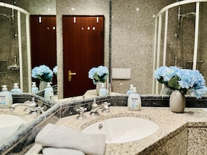 Shower, hair dryer - Strandlust 610, Villa Seeadler:Unique Baltic Sea view & cozy ambience. (Binz)
