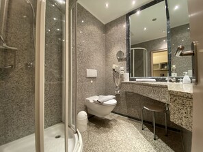 Shower, hair dryer, towels