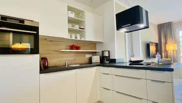 Fridge, dishwasher, coffee/tea maker, toaster