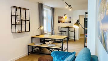 テレビ、卓球台