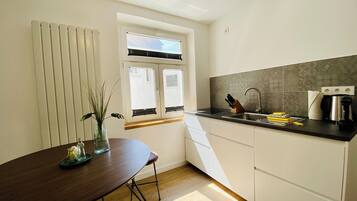 Réfrigérateur, plaque de cuisson, lave-vaisselle, cafetiÚre/bouilloire