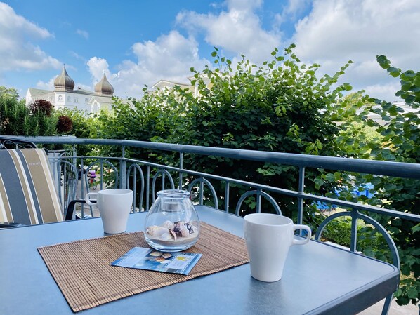 Outdoor dining - Welcome to the vacation apartment "Binzer Meerlust" (Binz)