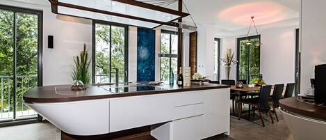 Kühlschrank, Mikrowelle, Ofen, Geschirrspüler