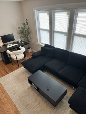Smart TV, computer monitors