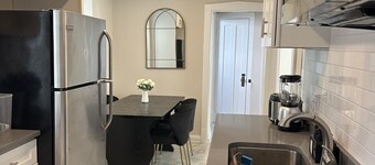 Chicago 1BR: Stylish Stay with Workspace