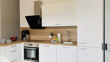 Geladeira, fogão, cooktop, lava-louças