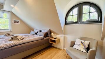 2 bedrooms, iron/ironing board, free WiFi