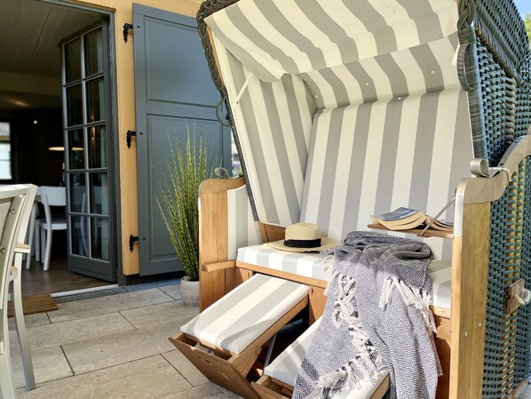 Terrace/patio - Newly built, modern, exclusive - that describes the Klein Stresow vacation village (Klein Stresow)