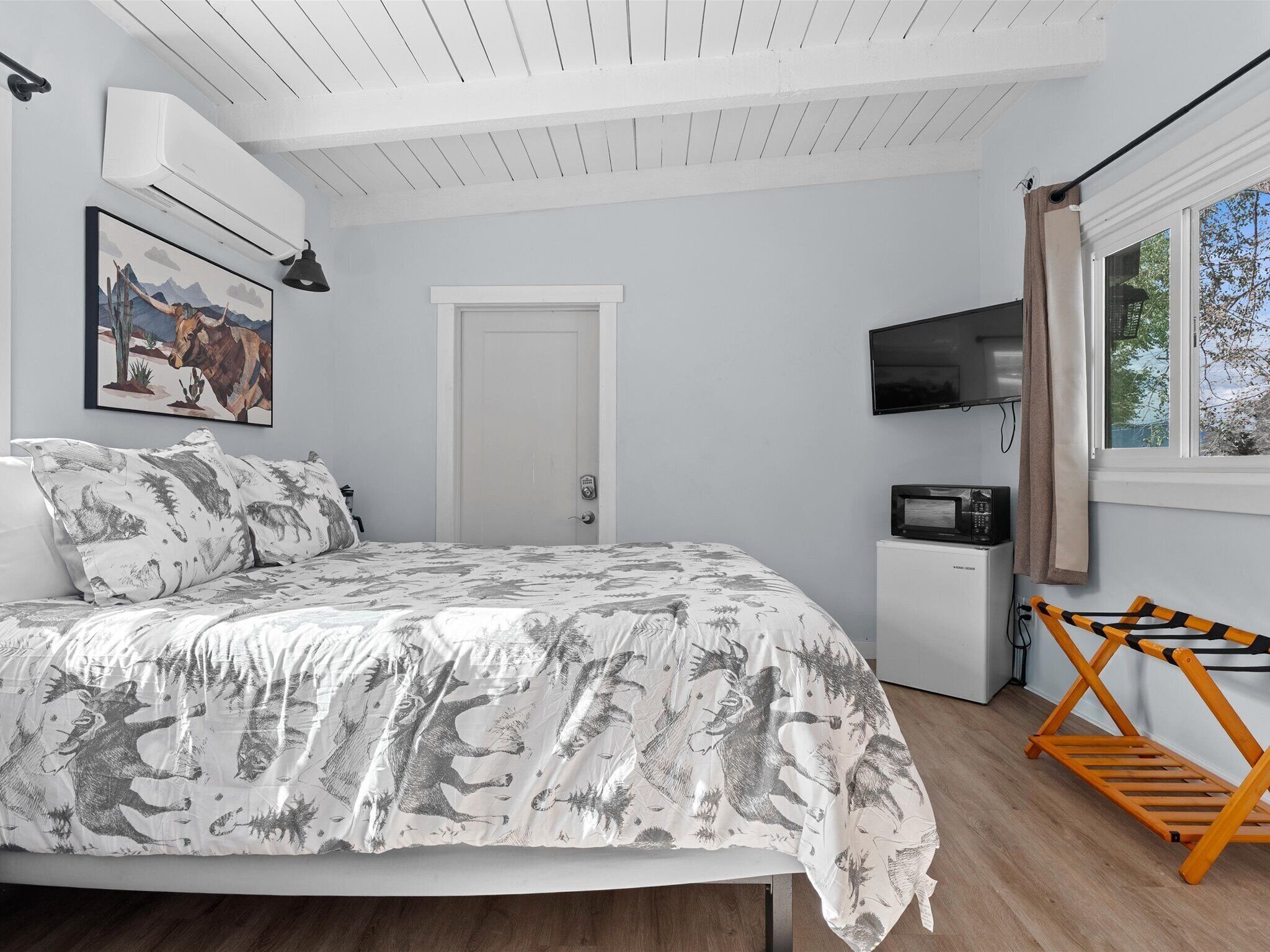 WiFi (free), bed sheets
