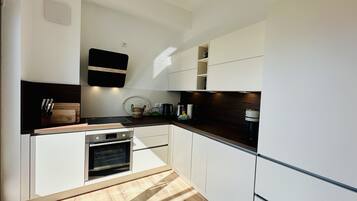 Refrigerador, horno, placa de cocina, lavavajillas