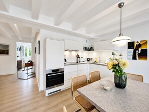 Fridge, dishwasher, coffee/tea maker, toaster