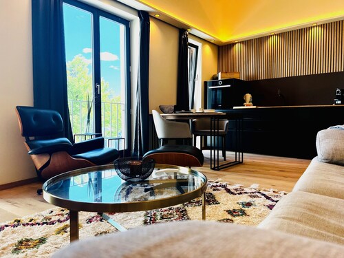 Hafenblick und stylische Atmosphäre im nagelneuen HafenCity Loft Stralsund