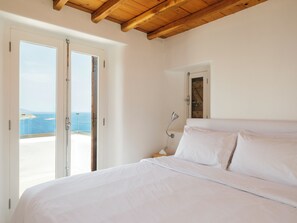 7 bedrooms, in-room safe, desk, iron/ironing board