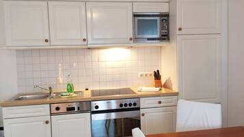 Fridge, microwave, dishwasher, coffee/tea maker