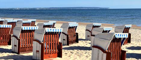 بالقرب من الشاطئ