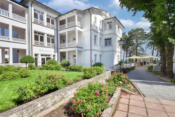 Exterior - Sunny time-out by the sea: "Sonnendeck" vacation apartment in Binz on the island of Rügen (Binz)