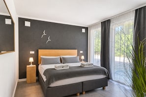 1 bedroom, iron/ironing board, WiFi (free)