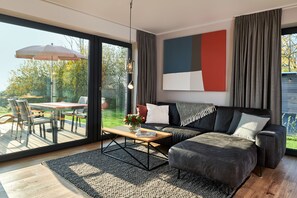 TV, fireplace - Welcome to Backsteinquartier B Putbus on the island of Rügen (Putbus)