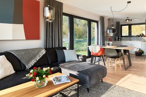 TV, fireplace - Welcome to Backsteinquartier B Putbus on the island of Rügen (Putbus)