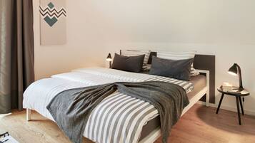 2 Schlafzimmer, Schreibtisch, Bügeleisen/Bügelbrett, kostenloses WLAN