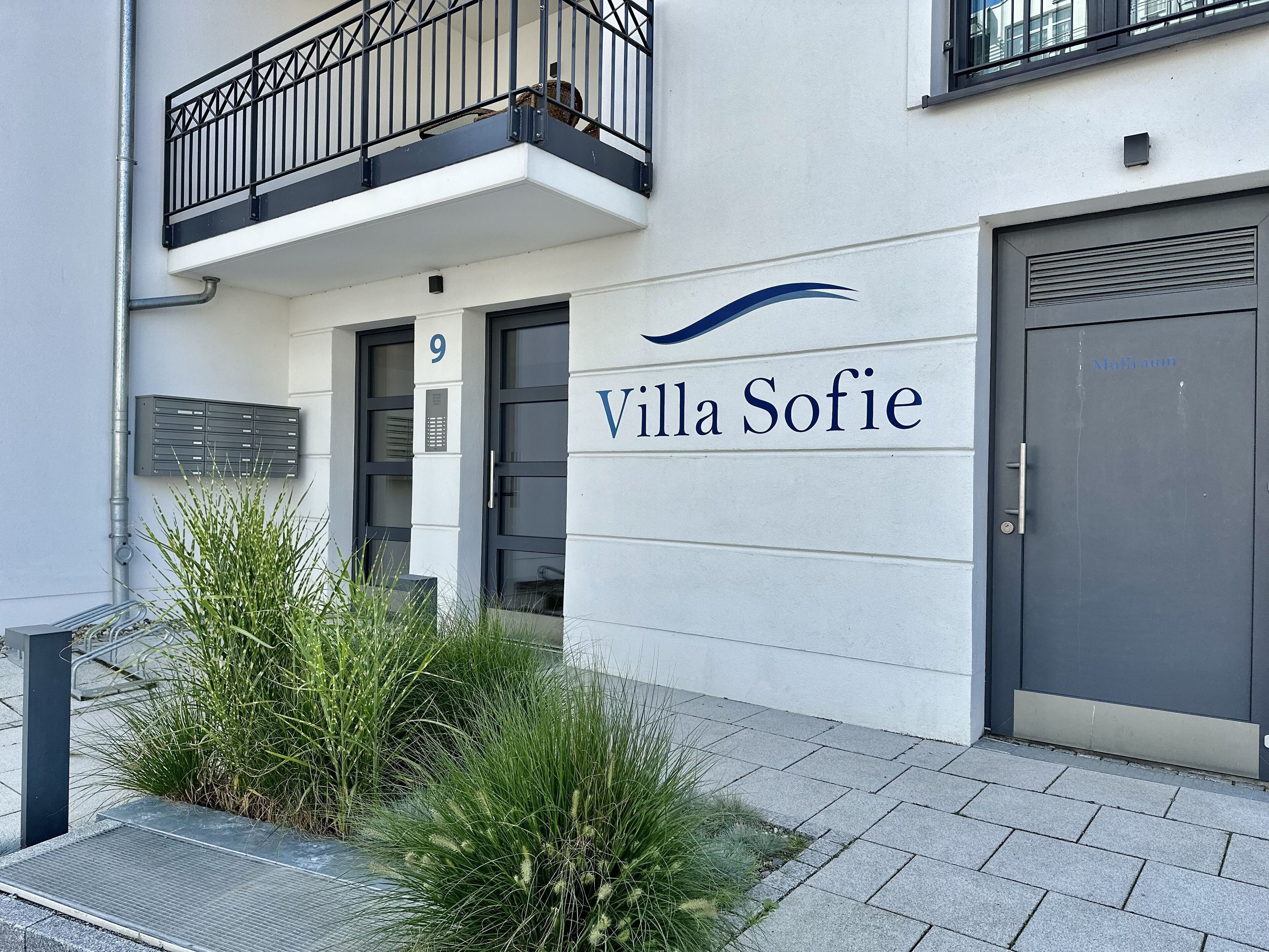 A building with a sign reading "Villa Sofie" and a number "9" above the entrance.