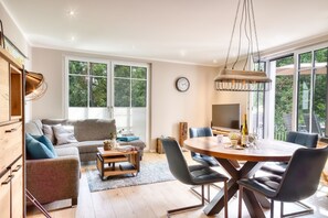 Fernseher, Tischtennisplatte