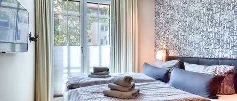 2 bedrooms, iron/ironing board, free WiFi, bed sheets